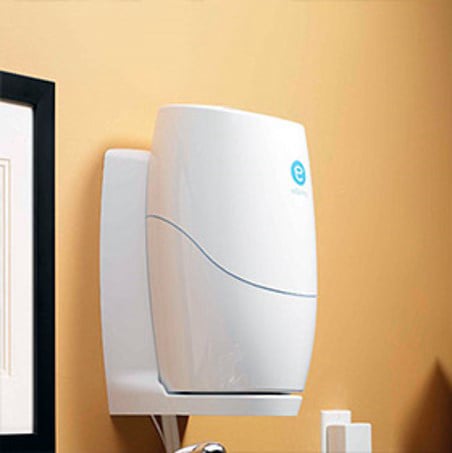 también se puede instalar en la pared