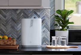 Instala tu depuradora en 5 minutos. Sin complicaciones, no necesitamos mantenimientos costosos, ni sobre cargos, solo agua pura al instante.